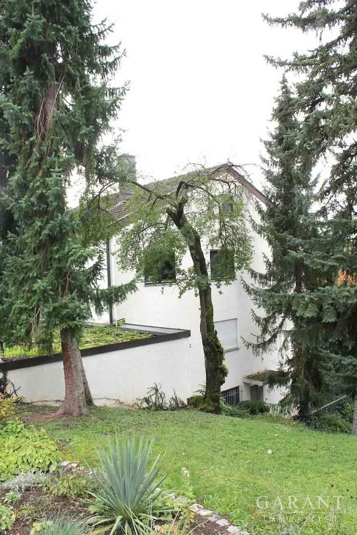 Freistehendes Einfamilienhaus mit Einliegerwohnung und Garage in Waiblingen