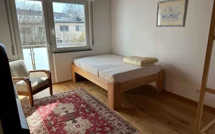 Reiheneckhaus mit Wlan, TV, 2 Schlafzimmer, Wohnzimmer, Küche, Essplatz, Bad, Wc, Waschmaschine und Garten