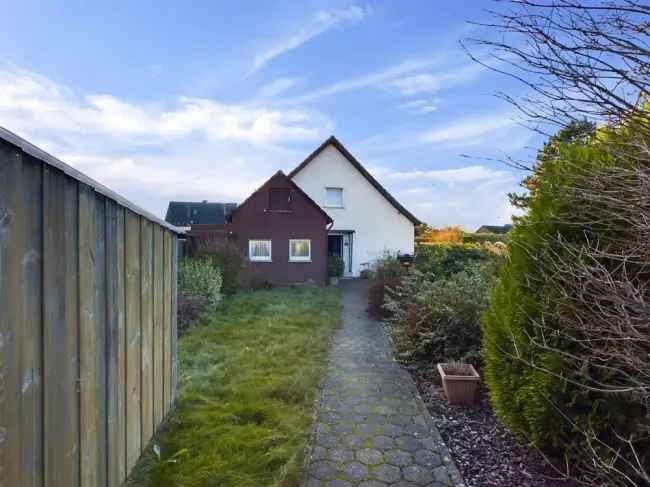 Einfamilienhaus mit Wintergarten und großem Grundstück