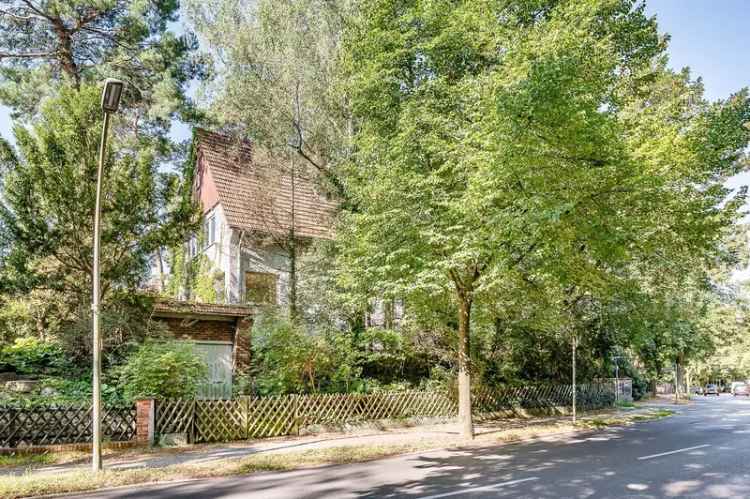 Historisches Anwesen am Hermsdorfer Wasserturm in Berlin