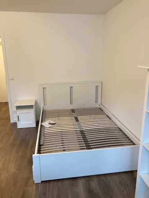 Moderne und möblierte 1-Zimmer-Wohnung mit Einbauküche in Fürth