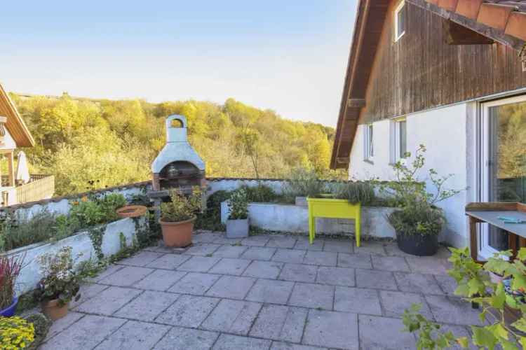 Der Natur so nah: Schöne 3-Zi.-Whg. mit Dachterrasse, Balkon und Panoramablick