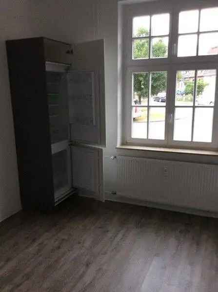 Sehr schöne 2-Zimmer-Altbauwohnung mit Einbauküche und Laminat!!!