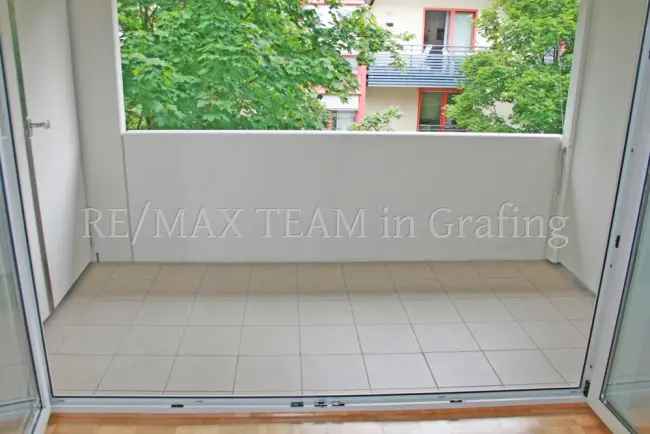 RE/MAX Grafing - Gemütliche Maisonette-Wohnung mit Einbauküche, Lift, TG + PKW-Stellplatz - frei ab 1. Jan.2025