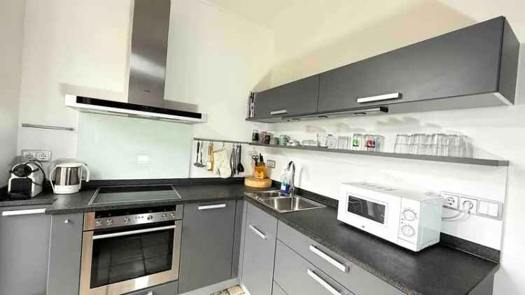 Denkmal – Stilaltbau: charmante 3 Zimmer, 3. OG mit Südbalkon – optional möbliert –
