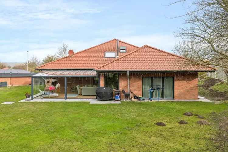 Exklusives Einfamilienhaus mit Einliegerwohnung und separater Gewerbeeinheit unweit von der Ostsee
