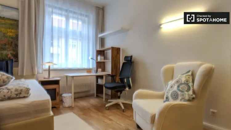 Gemütliches Zimmer zur Miete in einer Wohnung mit 3 Schlafzimmern in Berlin