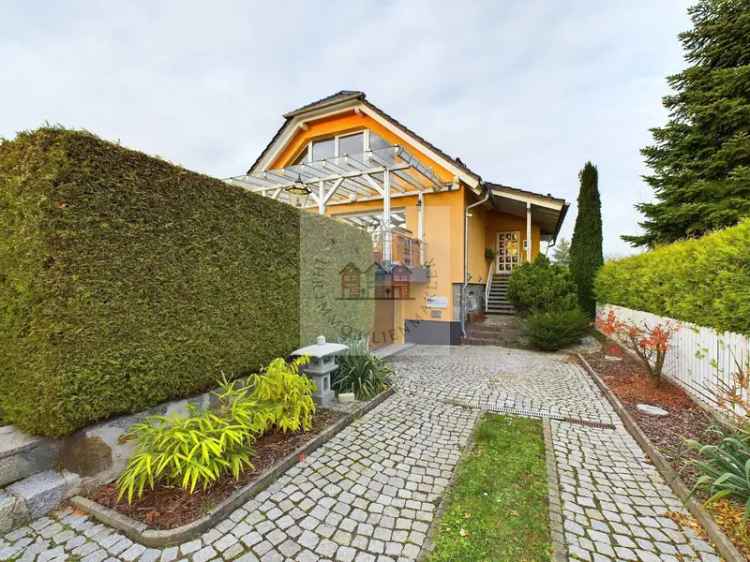 Mit Pool, Terrasse, großes Grundstück & PV-Anlage – Hochwertig & familienfreundlich