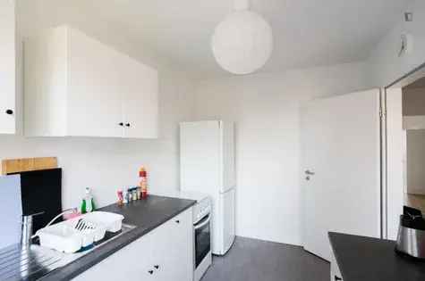 Wohnung (33.95 m²) zur Miete in Düsseldorf (Kölner Landstraße 352, 40589 Dusseldorf, Germany) - immosurf.de