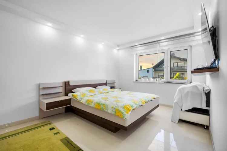 Moderne 4 Zimmer-Wohnung mit hochwertiger Einbauküche und 2 Balkonen in Egelsbach