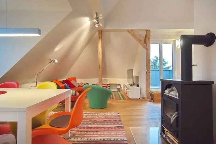 Loftetage mit Galerie und Balkon, Kaminofen, hochwertiges Design-Mobiliar, in reizvoller und komplett sanierter Stadtvilla, Tiefgaragenstellplatz mögl