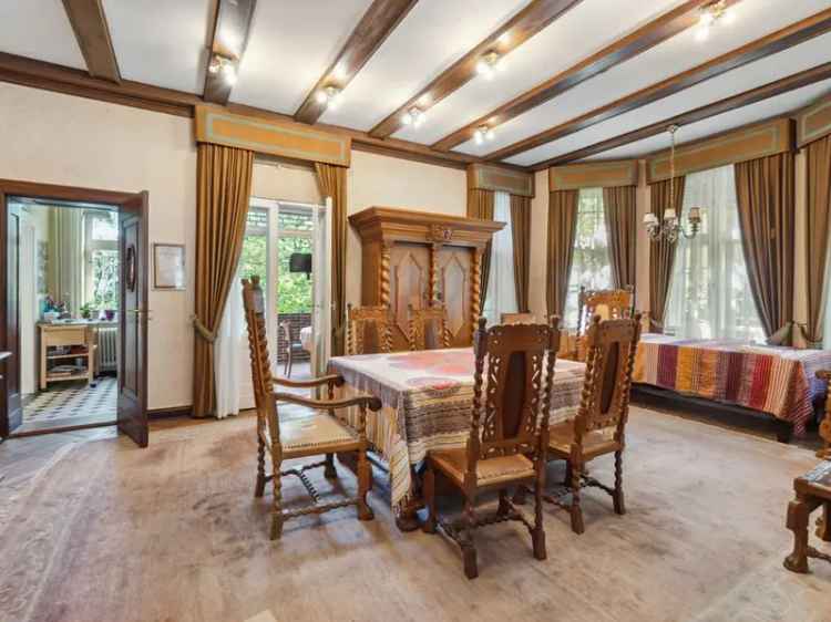 Villa kaufen in Berlin Zehlendorf mit historischem Charakter und Garten