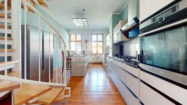 Maisonettewohnung mit Altbauflair und vier Balkonen in ruhiger Lage