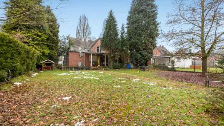 Charmantes Einfamilienhaus mit Einliegerwohnung und großem Garten in ruhiger Lage