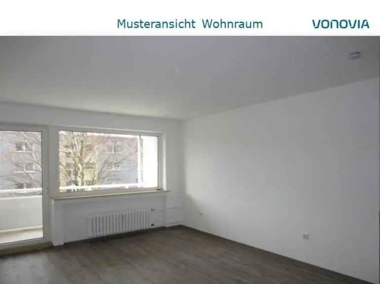 Schöne 2-Zimmer-Wohnung mit Balkon, komplett  renoviert