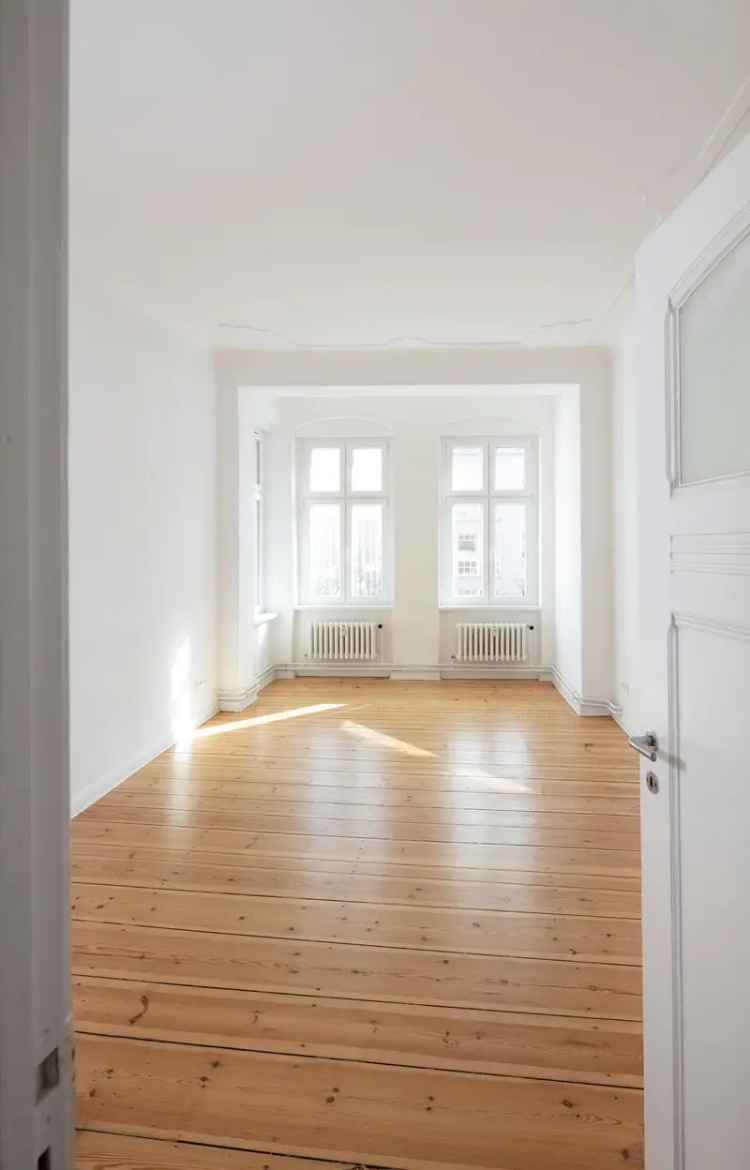 Lichtdurchflutete 2-Zimmer Altbauwohnung als Kapitalanlage in Wilmersdorf!