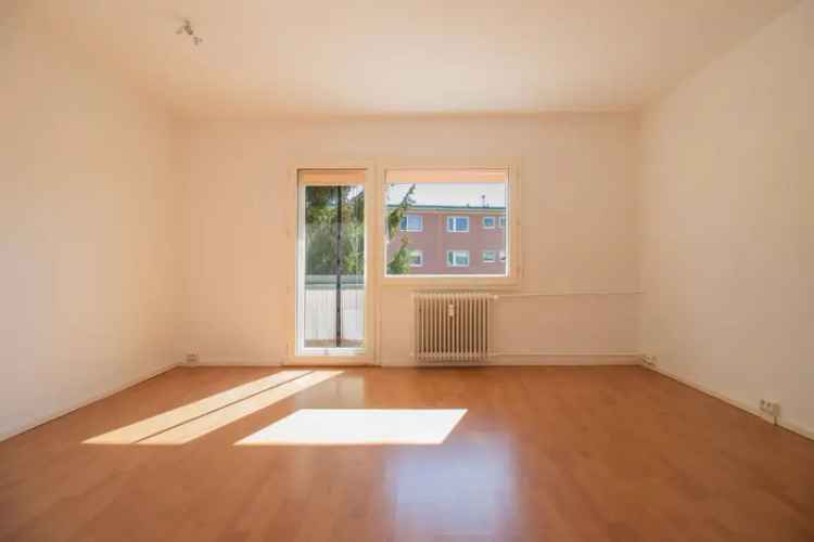 Sonniges Wohnjuwel – 2-Zi.-Wohnung mit Balkon, Stellplatz & Top-Anbindung!