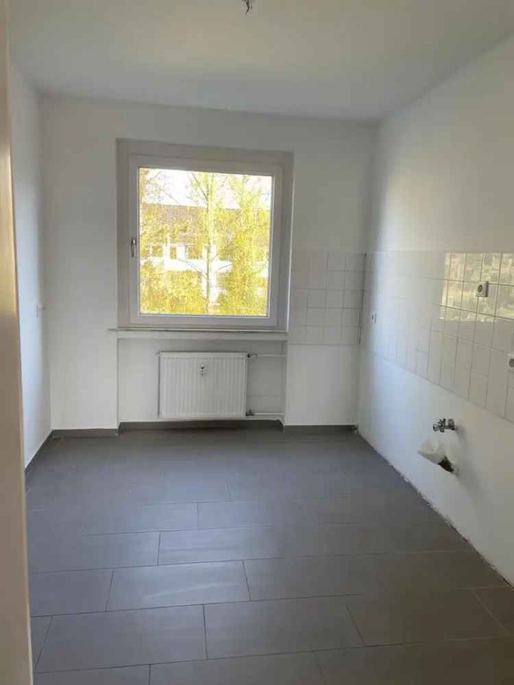 Wunderschöne frisch renovierte 3-Zimmer-Wohnung mit Balkon in zentraler Lage