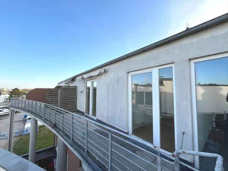 Wohnen am Wasser: 1,5-Zimmer-DG mit Aufzug und Westterrasse in Köpenick