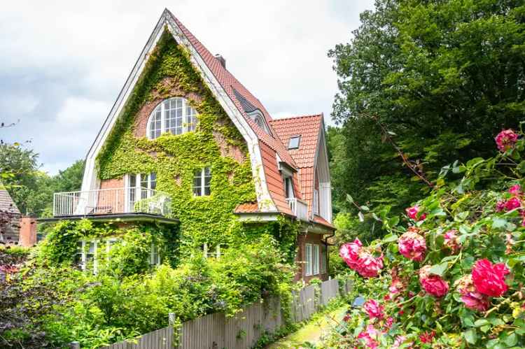 Stilvolle Altbauwohnung in Wohldorf-Ohlstedt mit eigenem Garten und Stellplatz