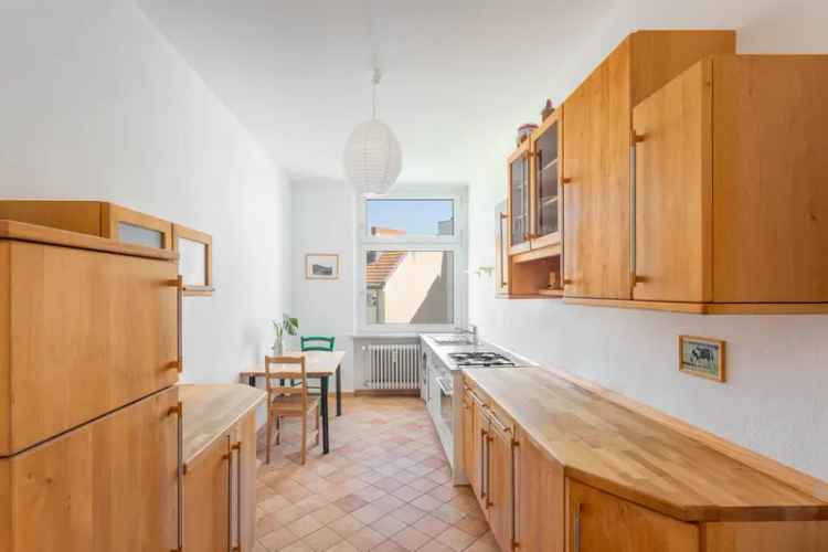 Charmante Altbauwohnung mit Loggia und Weitblick im Herzen von Berlin