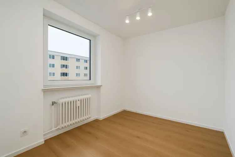 *Sanierte 2-Zimmerwohnung mit Balkon, U-Bahn-Nähe, Küche inklusive - provisionsfrei*