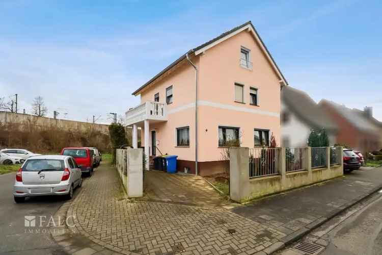 Freistehendes Einfamilienhaus mit Apartment!