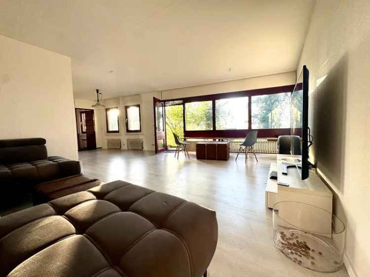 Panoramablick aus Architektenmeisterwerk im Stil der Midcentury Moderne in Bestlage