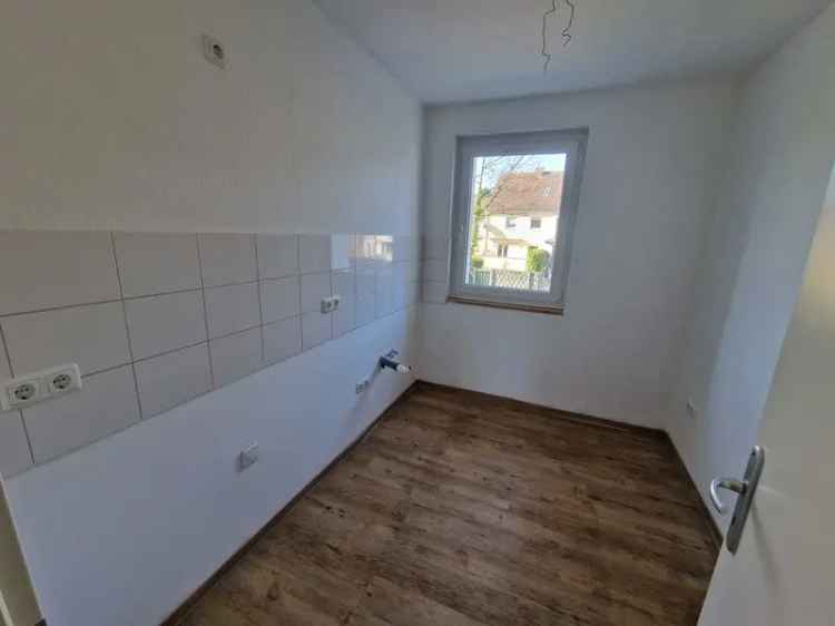 Ab Mai: Kleine 3-Zimmer-Wohnung in Benrath mit Balkon