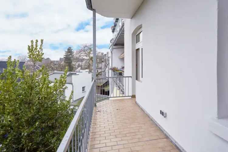 Jugendstil Wohnung Düsseldorf Rath 63m² Balkon Aufzug Modernisiert