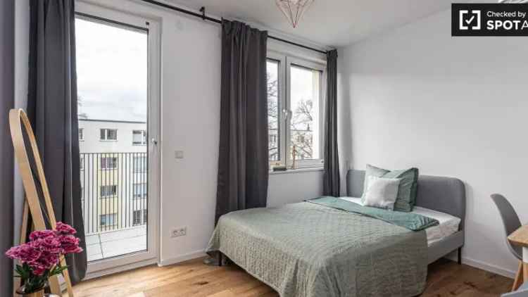 Zimmer zu vermieten in Wohnung mit 5 Schlafzimmern in Berlin