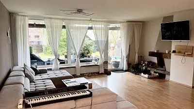 CHARMANTE FAMILIENVILLA MIT TERRASSE & GARTEN