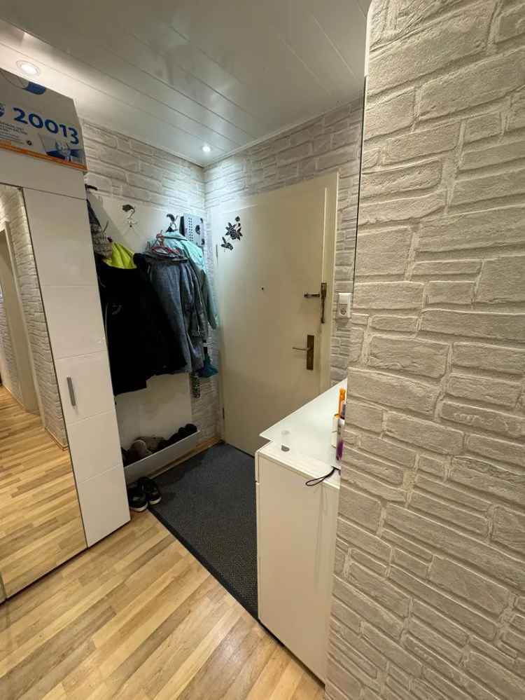 3-Zimmer-Wohnung im Stadtteil Stuttgart-Rot mit Tiefgaragenplatz