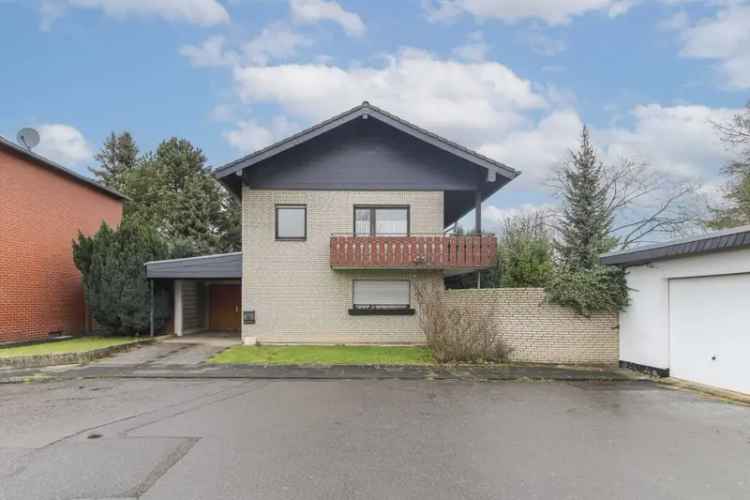 Einfamilienhaus mit Garten Terrasse 2 Garagen bei Köln