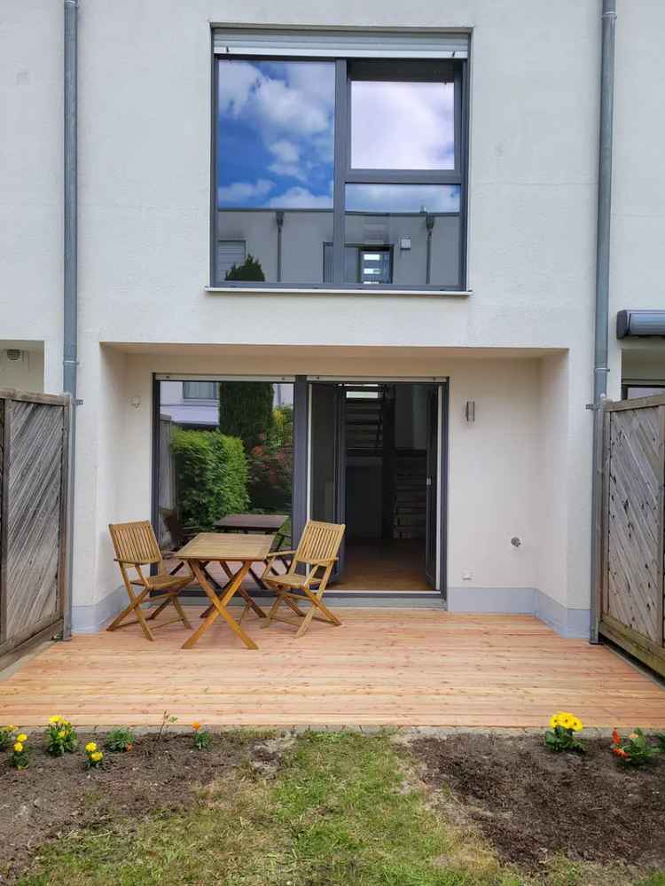 Freundliches Reihenhaus mit Garten und Dachterrasse in beliebter ruhiger Lage mitten in Regensburg