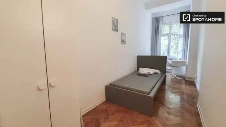 Zimmer zu vermieten in Wohnung mit 5 Schlafzimmern in Berlin