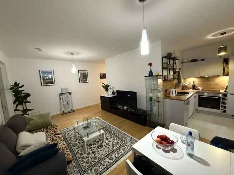 Frei ab 01.05. – Tolle 3-Zimmer Wohnung mit schönem Wohnbereich, Balkon & moderner Ausstattung im Three Berlin!