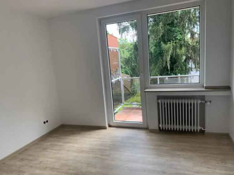 Moderne 2-Zi.-Wohnung mit Balkon in DÜ-Eller!