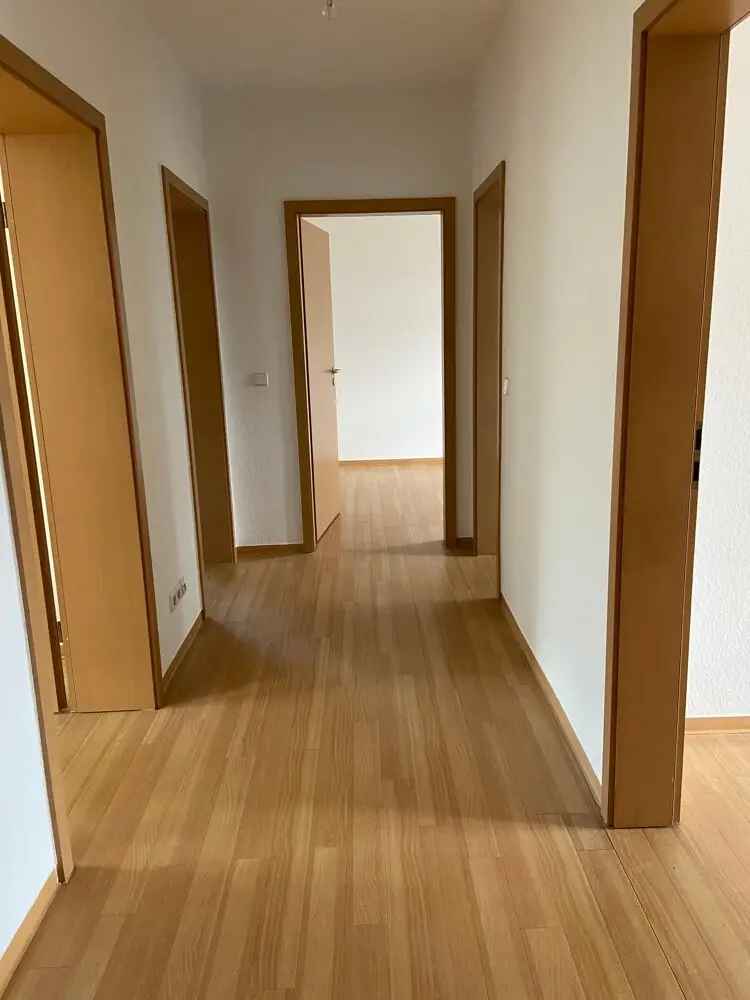 Mieten 3 Zimmerwohnung in saniertem Altbau mit Stellplatz und Innenhof