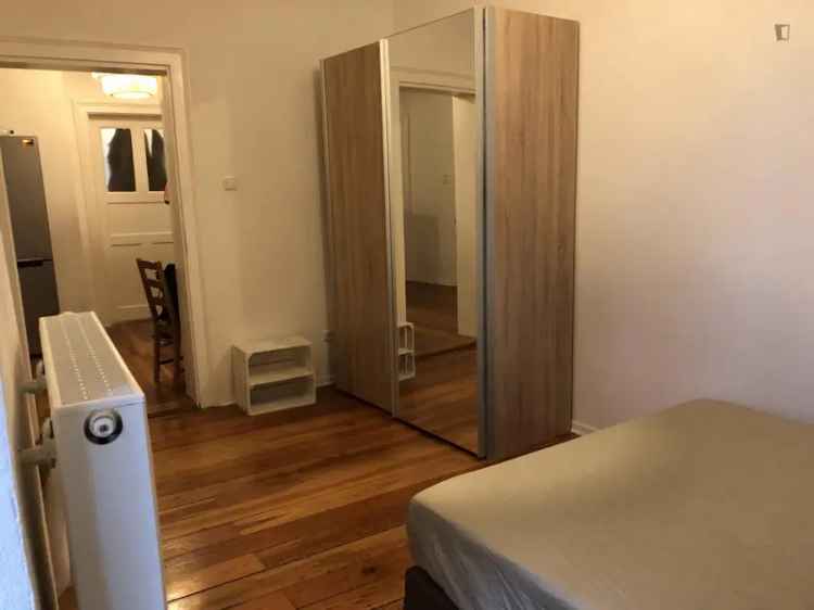 Doppelzimmer in 3-Schlafzimmer Wohnung