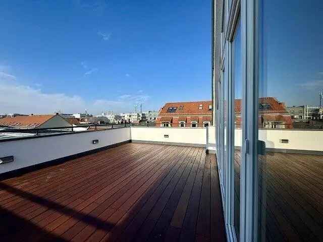 große Dachterrasse mit Blick über Berlin!  lichtdurchflutetes Wohnen, komplett renoviert, Aufzug, Holzdielen, 2 Bäder, 2 Eingänge……..