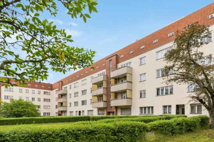 Attraktives Investment: Vermietete Wohnung mit Balkon in aufstrebendem Kiez