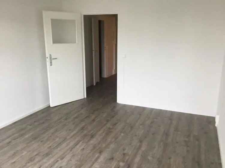 Gemütliche 2-Raumwohnung mit Balkon sucht neue Mieter*innen!