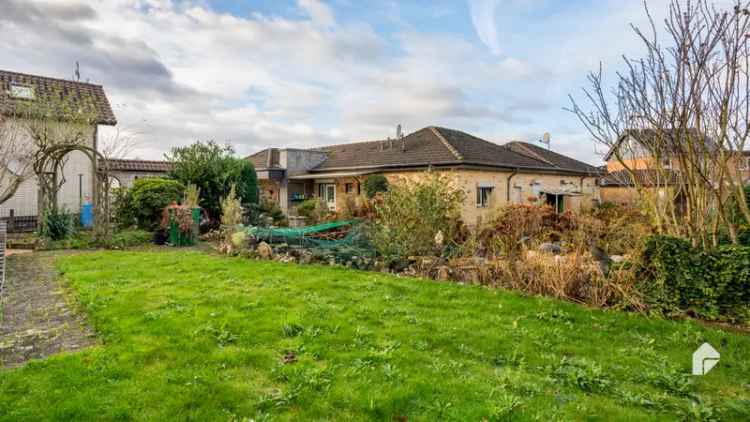 Attraktives Einfamilienhaus mit Terrasse, Gartenlaube, EBK und Garage in ruhiger Lage