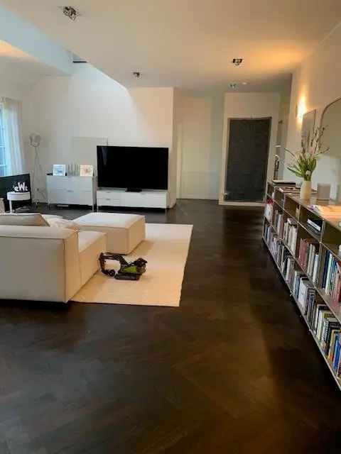 sonnige luxuriöse Dachgeschosswohnung in Babelsberg