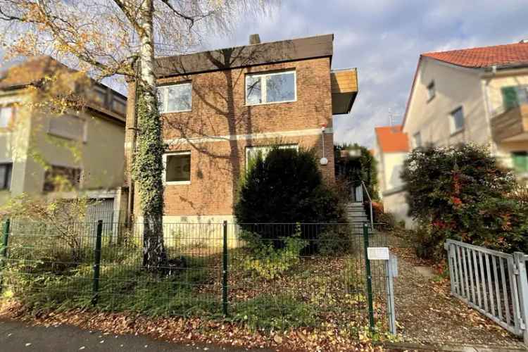 Einfamilienhaus mit Garten Terrasse Garage 1974