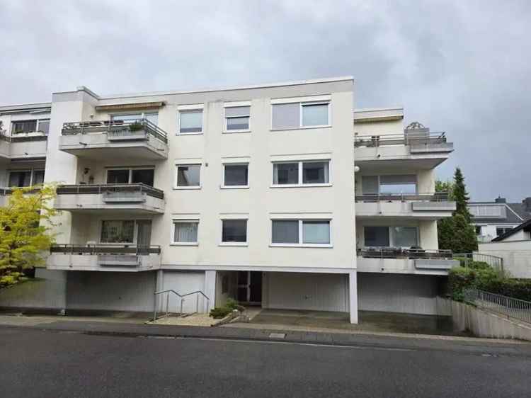 Bezugsfreie 2-Zimmer-Wohnung mit Balkon und Garage in ruhiger Lage.