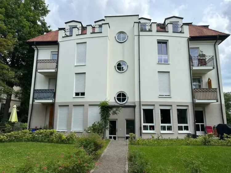 Preußisches Viertel: Helle Dachgeschoss-Wohnung mit drei Zimmern, zwei Balkonen und Lift