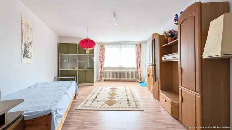 Helle und ruhige 2-Zimmer-Wohnung mit Balkon mit guter Infrastruktur