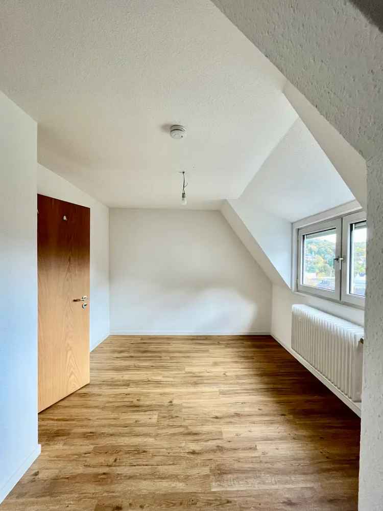 6-Zimmer-Wohnung in renoviertem Altbau